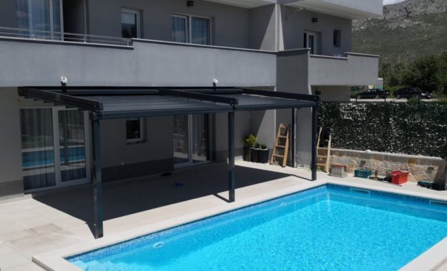 pergola-tenda-na-fasadu-bazen-1